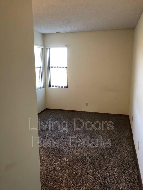 1935 N Lincoln Ave #107, York, NE 68467 - Apartment for Rent - Image 5