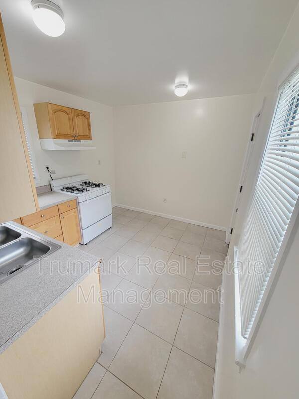 Apartment for rent at 927 E Lexington Dr #A, Glendale, CA 91206