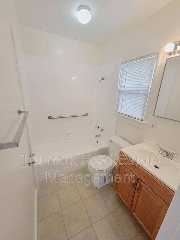 Apartment for rent at 927 E Lexington Dr #A, Glendale, CA 91206