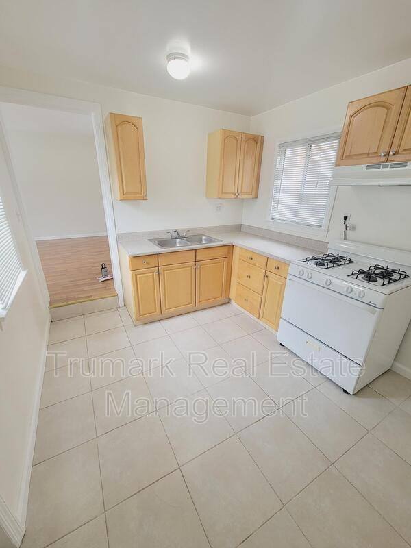 Apartment for rent at 927 E Lexington Dr #A, Glendale, CA 91206