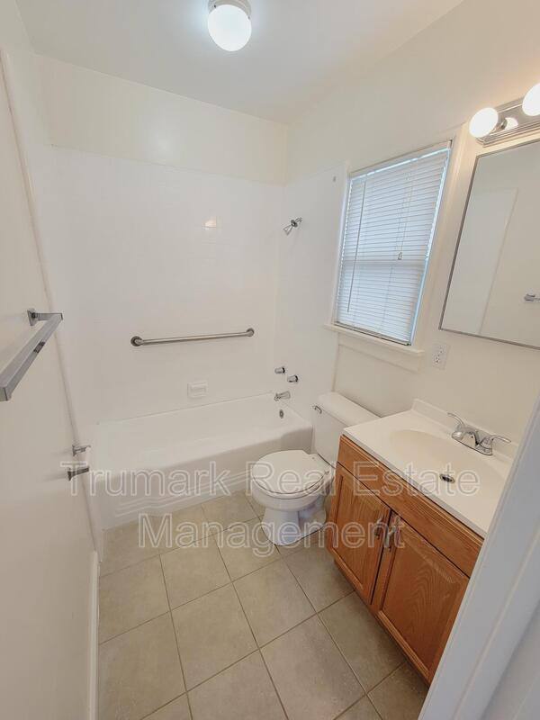 Apartment for rent at 927 E Lexington Dr #A, Glendale, CA 91206