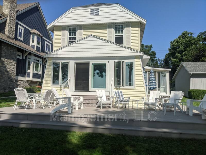 House for rent at 2421 Lakefront Dr, Holland, MI 49424