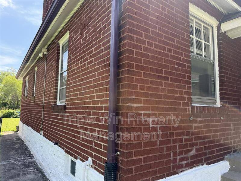 House for rent at 8530 Lowell St, St. Louis, MO 63147