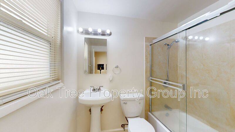 Apartment for rent at 444 28th St #5, Oakland, CA 94609