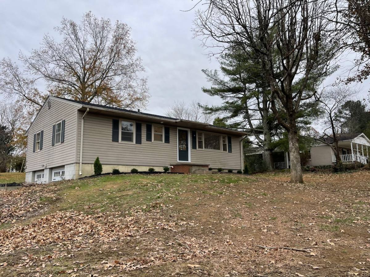 House for rent at 102 Highland Dr, Benton, KY 42025