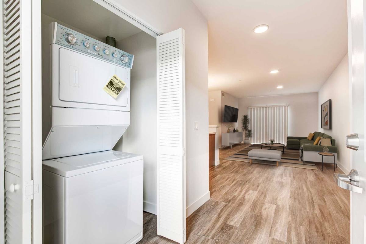 Apartment for rent at 11721 Runnymede St, North Hollywood, CA 91605