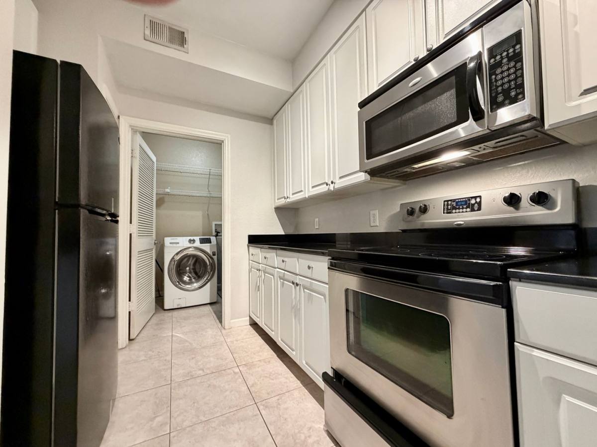 Condo for rent at 8539 Gate Parkway W, Jacksonville, FL 32216