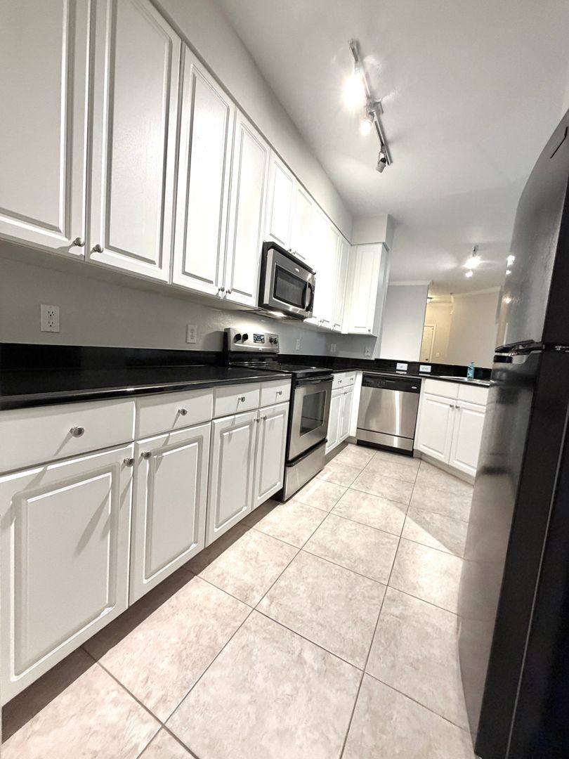 Condo for rent at 8539 Gate Parkway W, Jacksonville, FL 32216