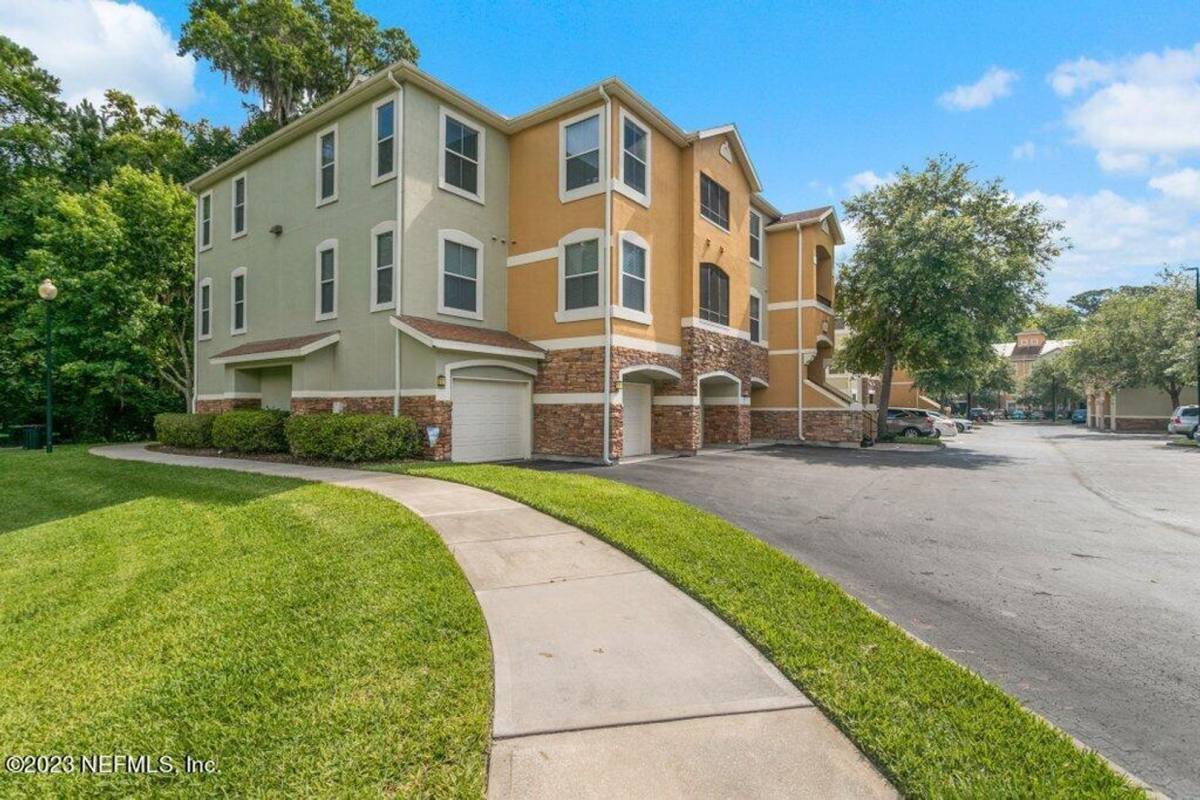 Condo for rent at 8539 Gate Parkway W, Jacksonville, FL 32216