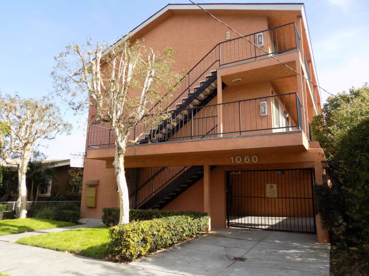 Apartment for rent at 1060 Grand Ave, Long Beach, CA 90804