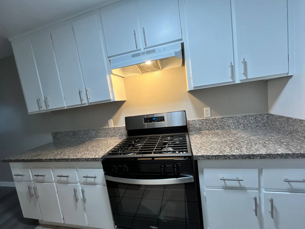 Apartment for rent at 1060 Grand Ave, Long Beach, CA 90804