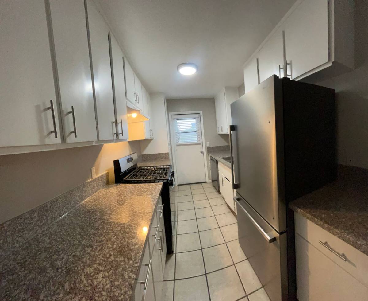 Apartment for rent at 1060 Grand Ave, Long Beach, CA 90804