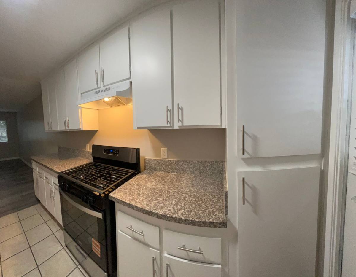 Apartment for rent at 1060 Grand Ave, Long Beach, CA 90804