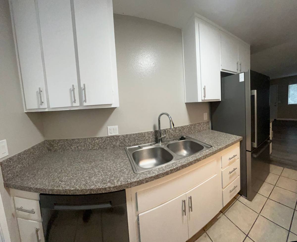 Apartment for rent at 1060 Grand Ave, Long Beach, CA 90804