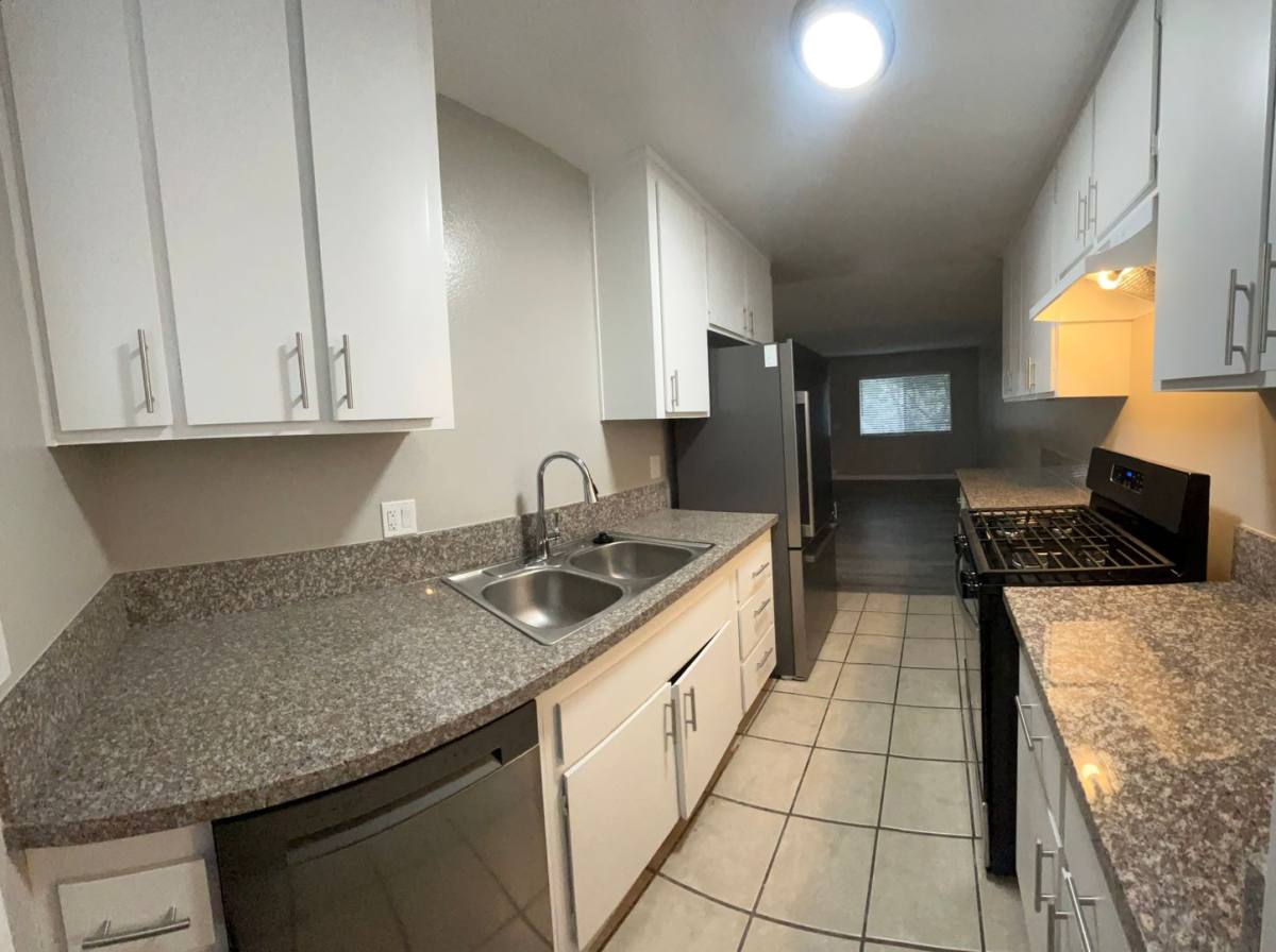 Apartment for rent at 1060 Grand Ave, Long Beach, CA 90804