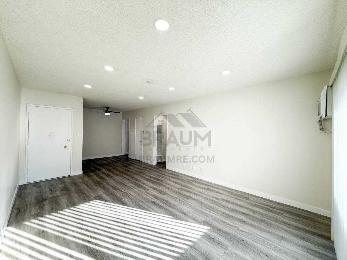 Apartment for rent at 5433 Sepulveda Blvd, Van Nuys, CA 91411