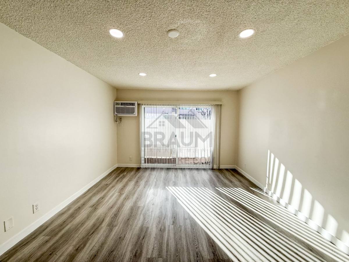Apartment for rent at 5433 Sepulveda Blvd, Van Nuys, CA 91411