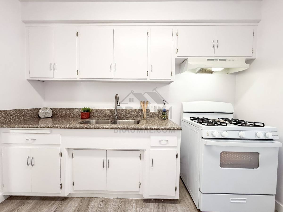 Apartment for rent at 5433 Sepulveda Blvd, Van Nuys, CA 91411