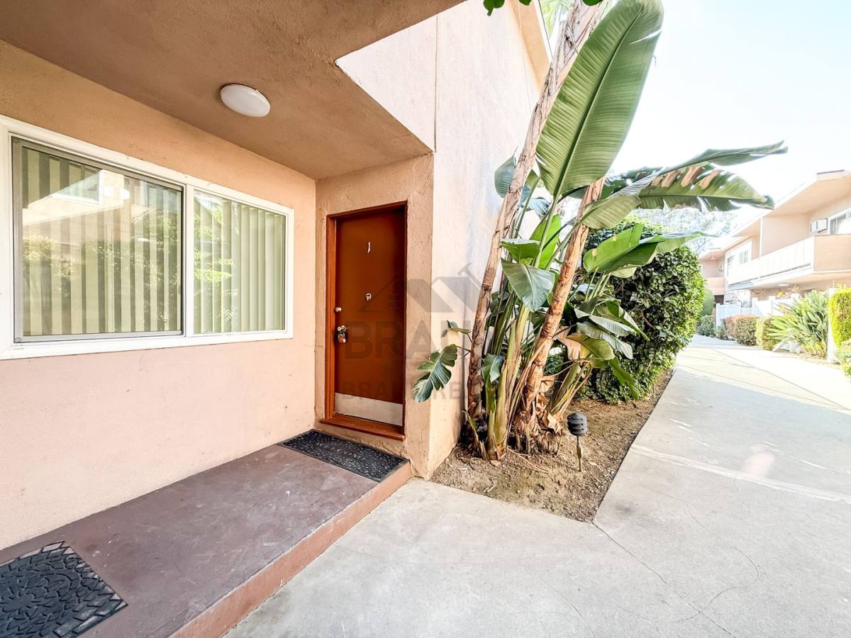 Apartment for rent at 5433 Sepulveda Blvd, Van Nuys, CA 91411