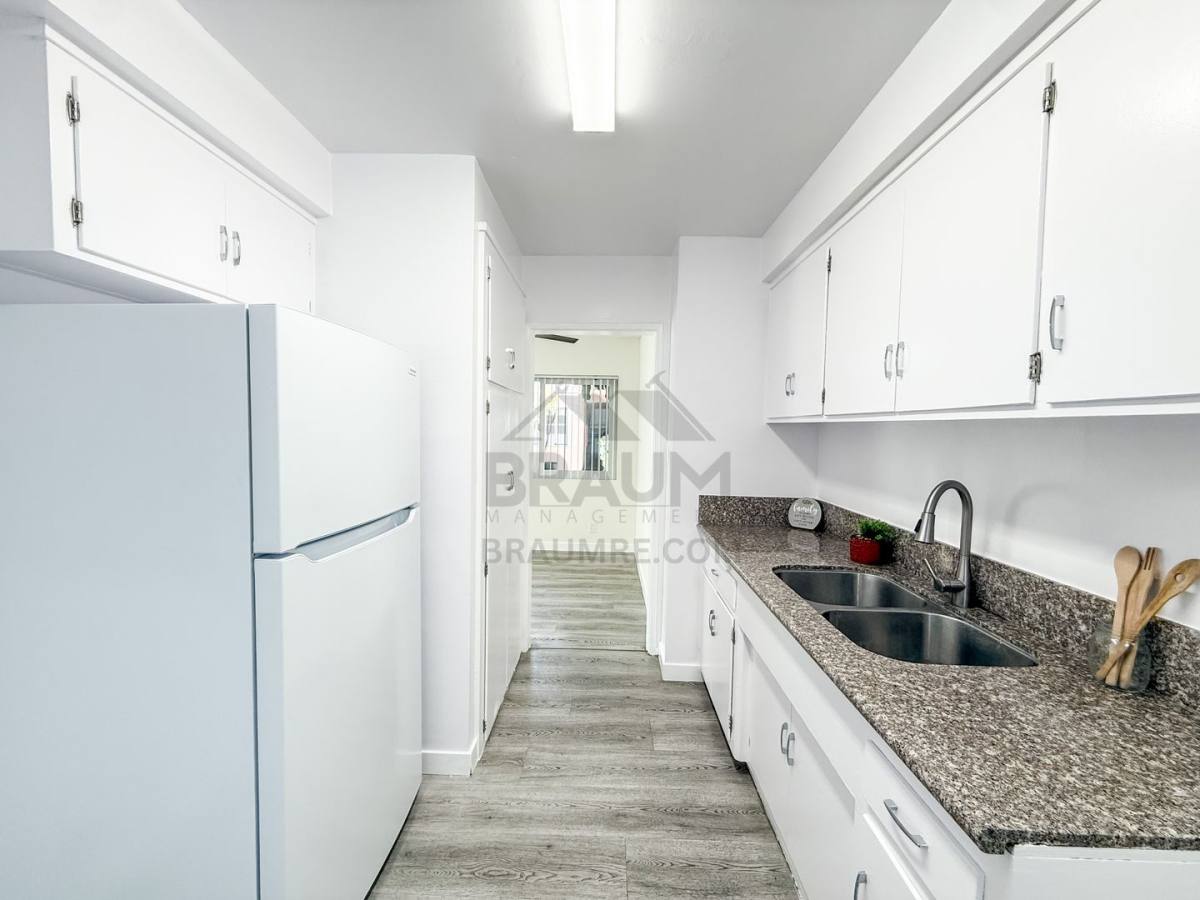 Apartment for rent at 5433 Sepulveda Blvd, Van Nuys, CA 91411