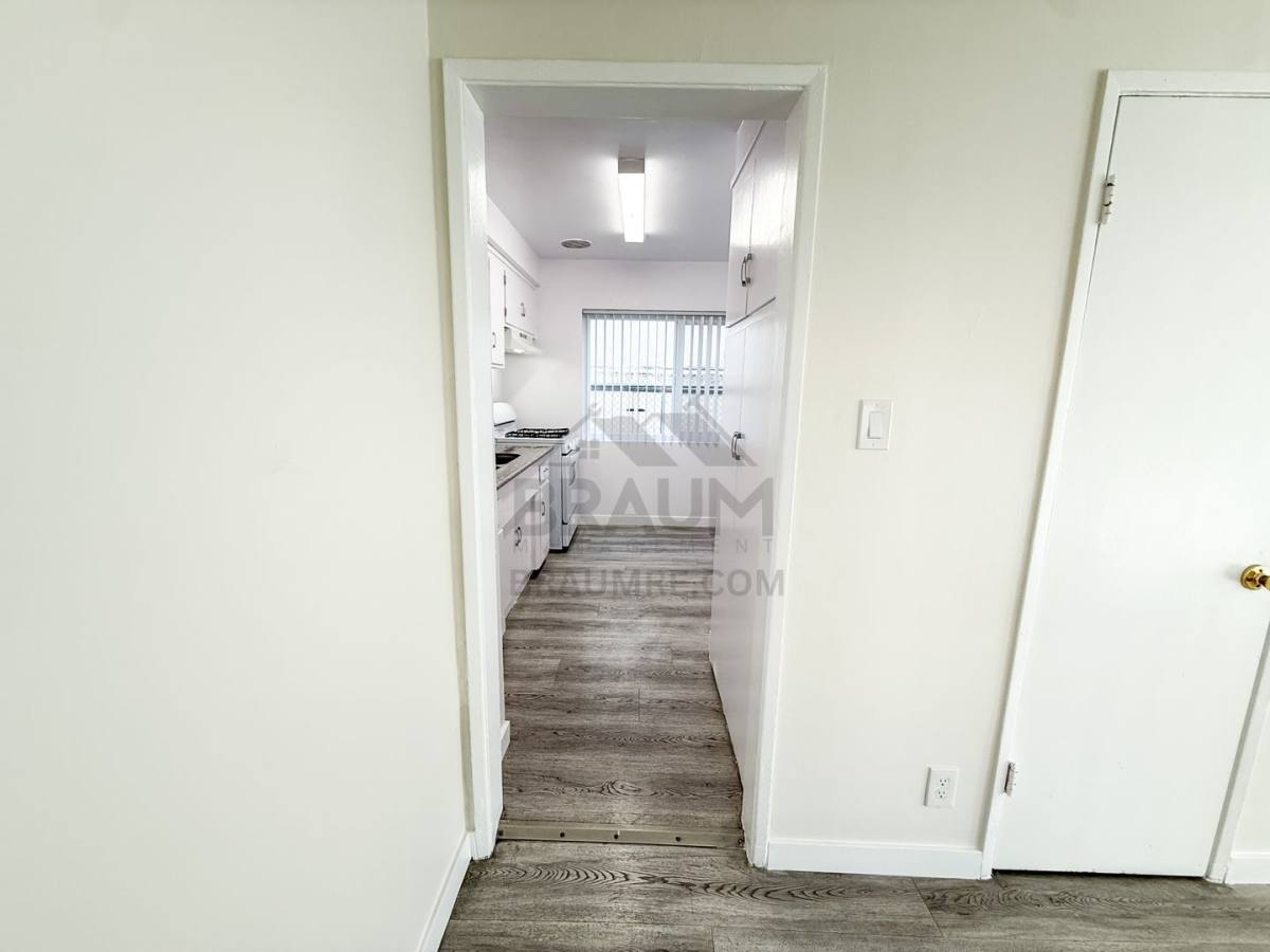 Apartment for rent at 5433 Sepulveda Blvd, Van Nuys, CA 91411