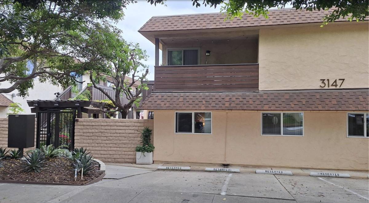 Apartment for rent at 3147 Jefferson St, Carlsbad, CA 92008