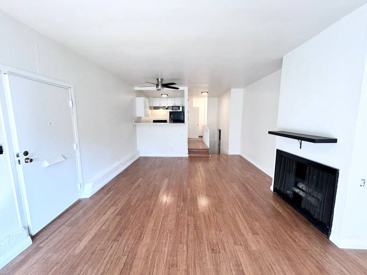Apartment for rent at 1000 N Doheny Dr, West Hollywood, CA 90069