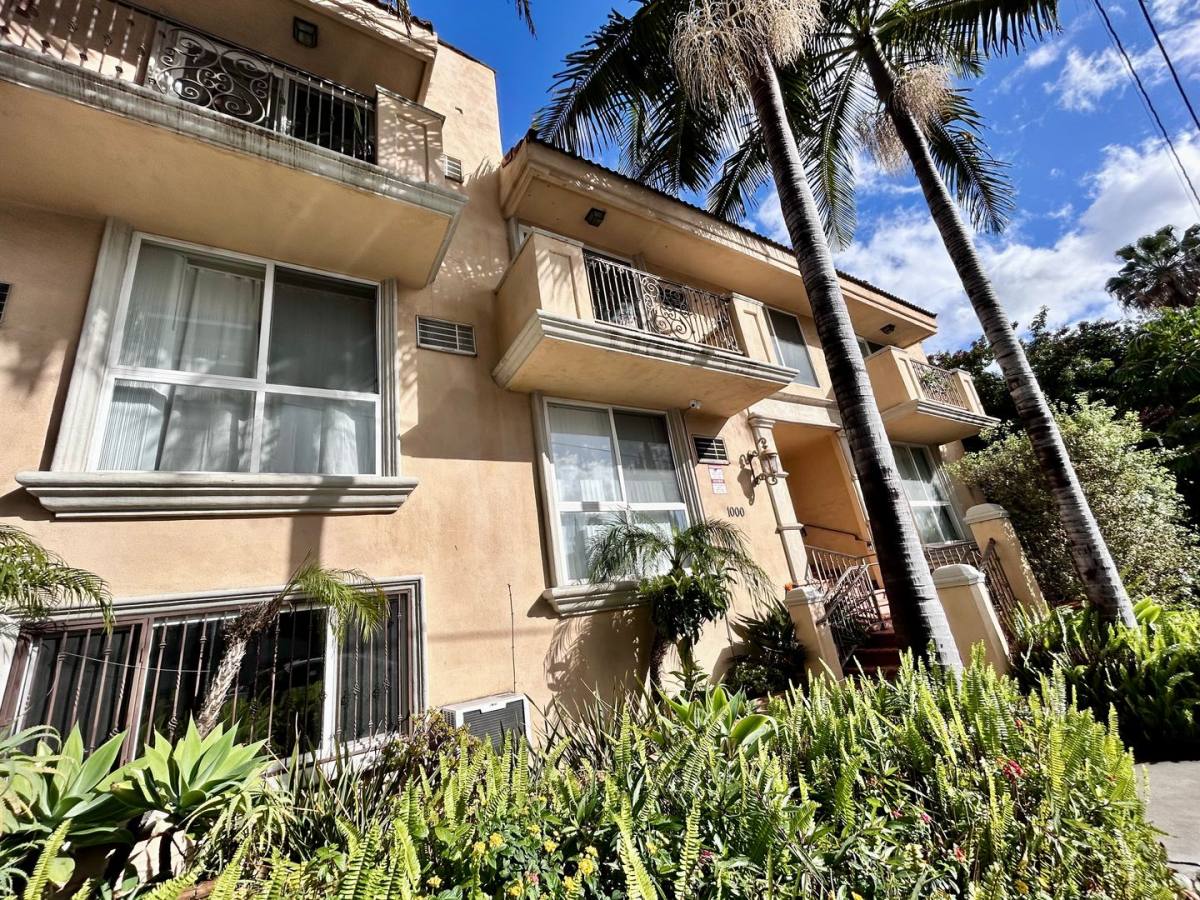 Apartment for rent at 1000 N Doheny Dr, West Hollywood, CA 90069