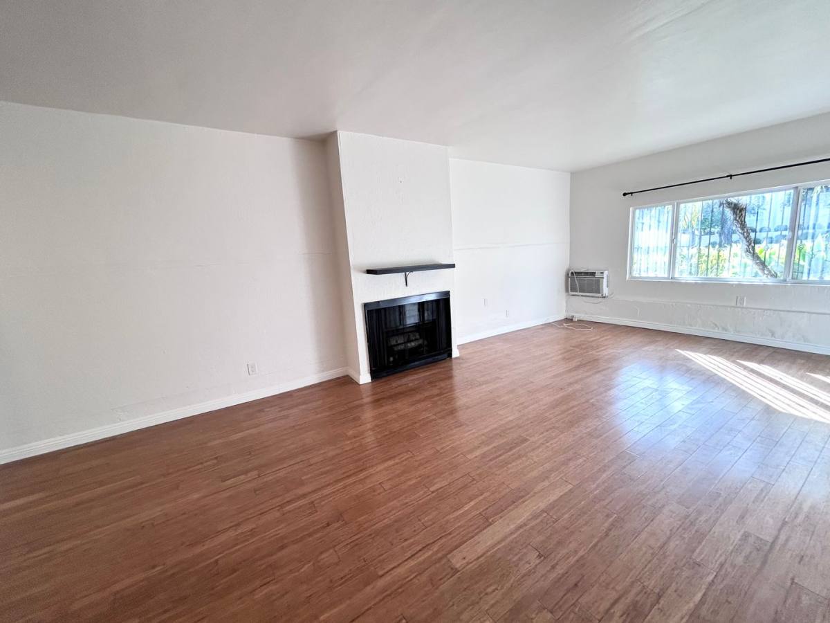 Apartment for rent at 1000 N Doheny Dr, West Hollywood, CA 90069