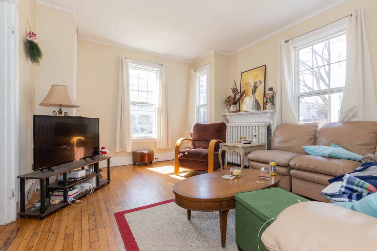 Apartment for rent at 17 Bennett St, Brighton, MA 02135