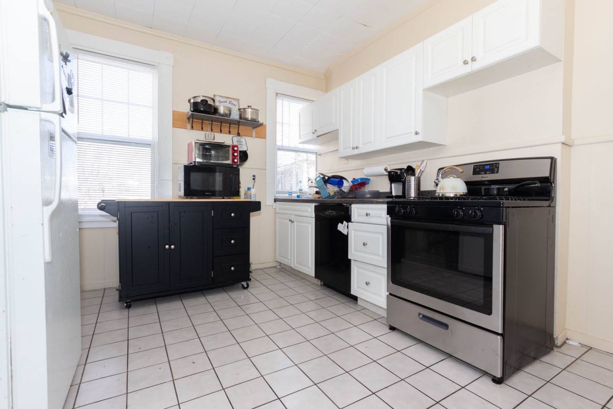 Apartment for rent at 17 Bennett St, Brighton, MA 02135