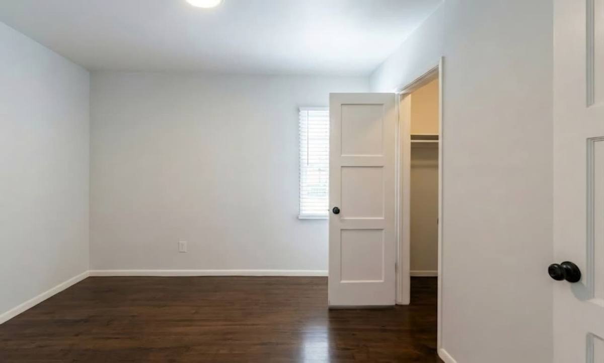 Apartment for rent at 4119 Santo Tomas Dr, Los Angeles, CA 90008