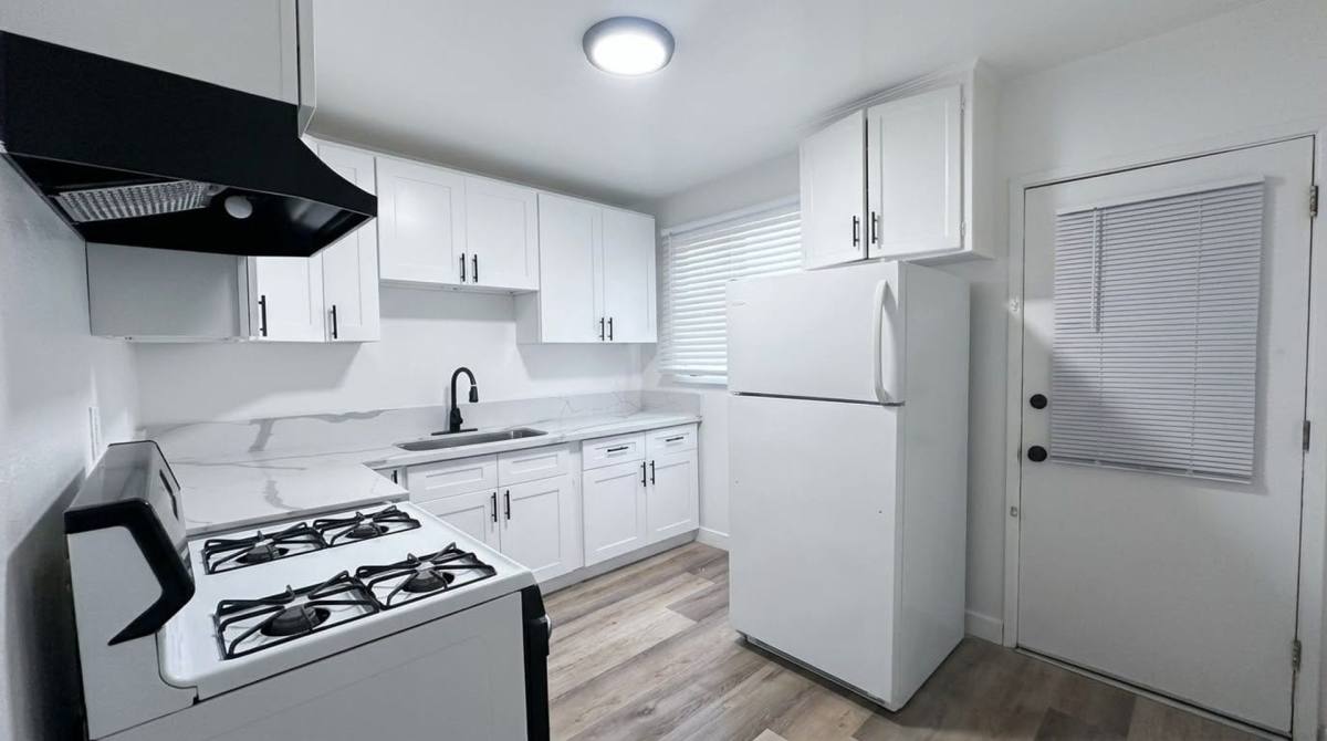 Apartment for rent at 4119 Santo Tomas Dr, Los Angeles, CA 90008