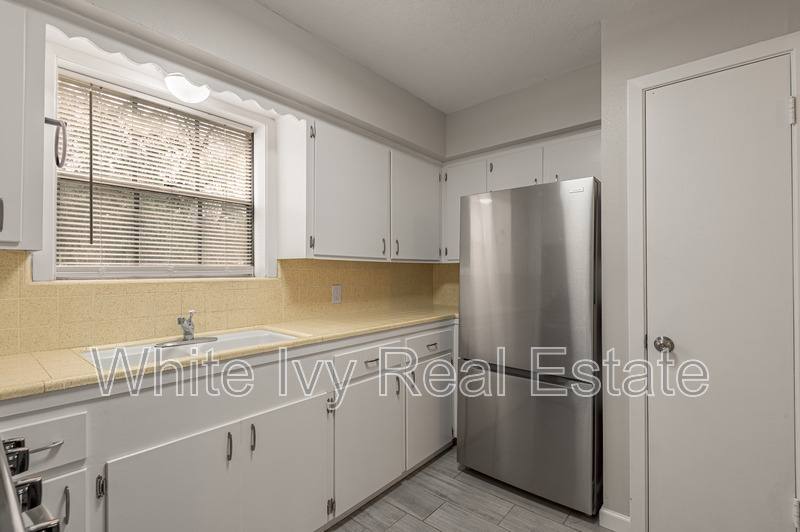 Apartment for rent at 818 University #2, Huntsville, TX 77340