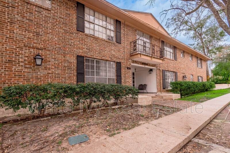 Apartment for rent at 818 University #2, Huntsville, TX 77340