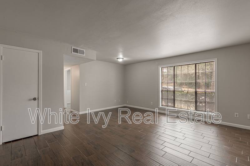 Apartment for rent at 818 University #2, Huntsville, TX 77340