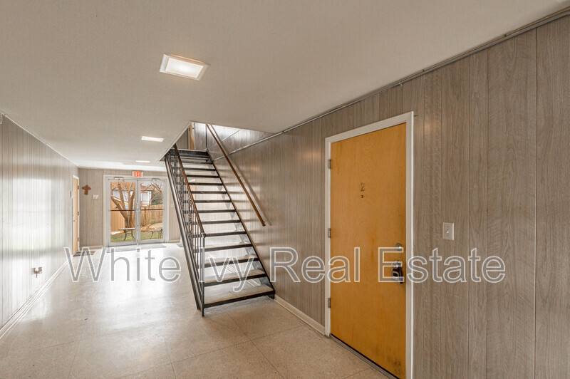 Apartment for rent at 818 University #2, Huntsville, TX 77340
