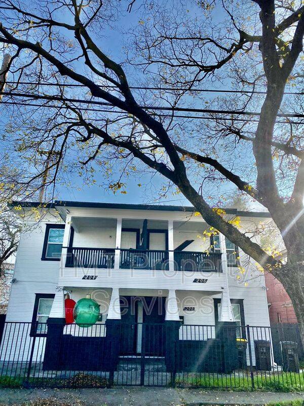 House for rent at 202-208 W Oak St 208, Stockton, CA 95203
