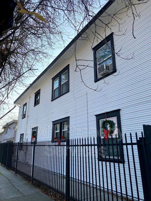 House for rent at 202-208 W Oak St 208, Stockton, CA 95203