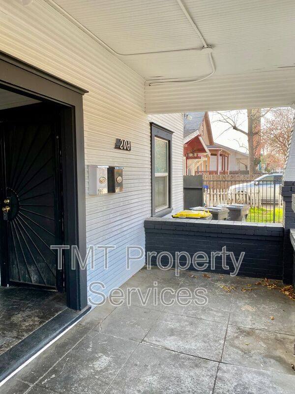 House for rent at 202-208 W Oak St 208, Stockton, CA 95203