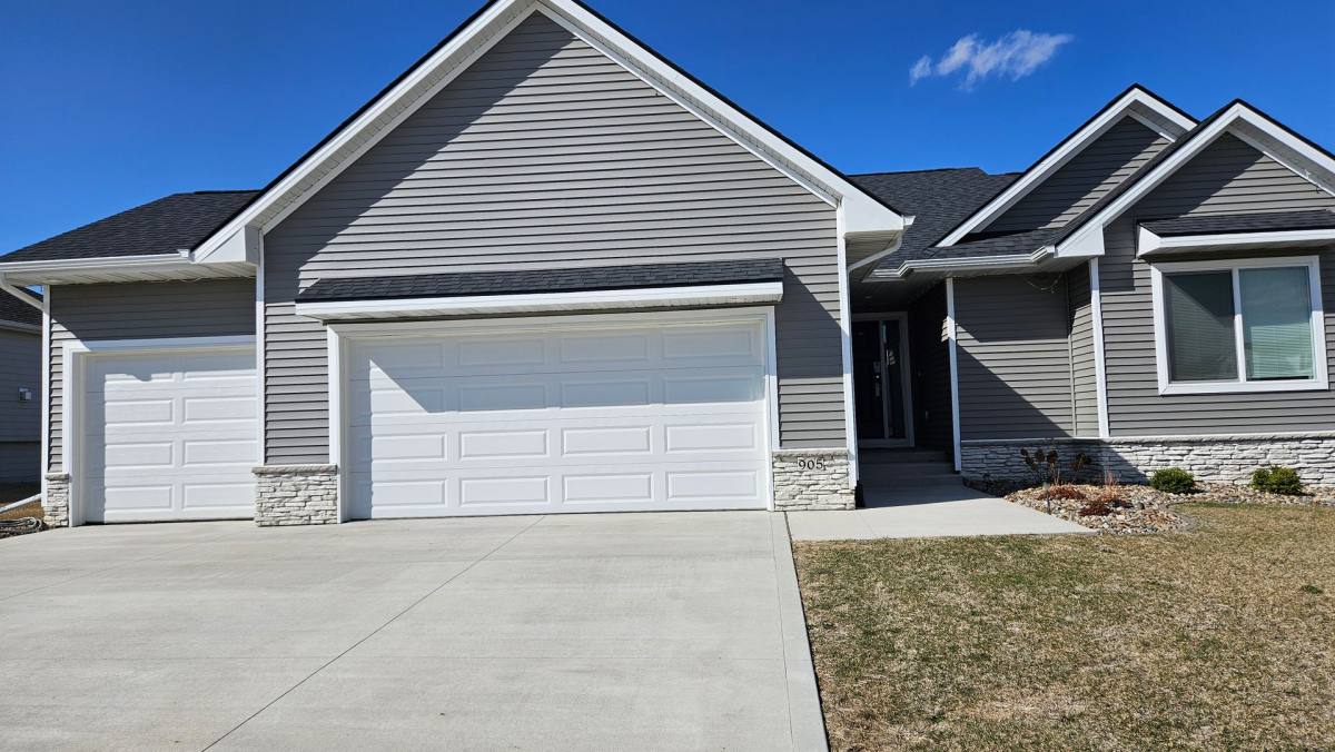 House for rent at 905 Chestnut Dr, Waukee, IA 50263