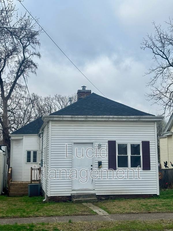 House for rent at 831 Meigs Ave, Jeffersonville, IN 47130