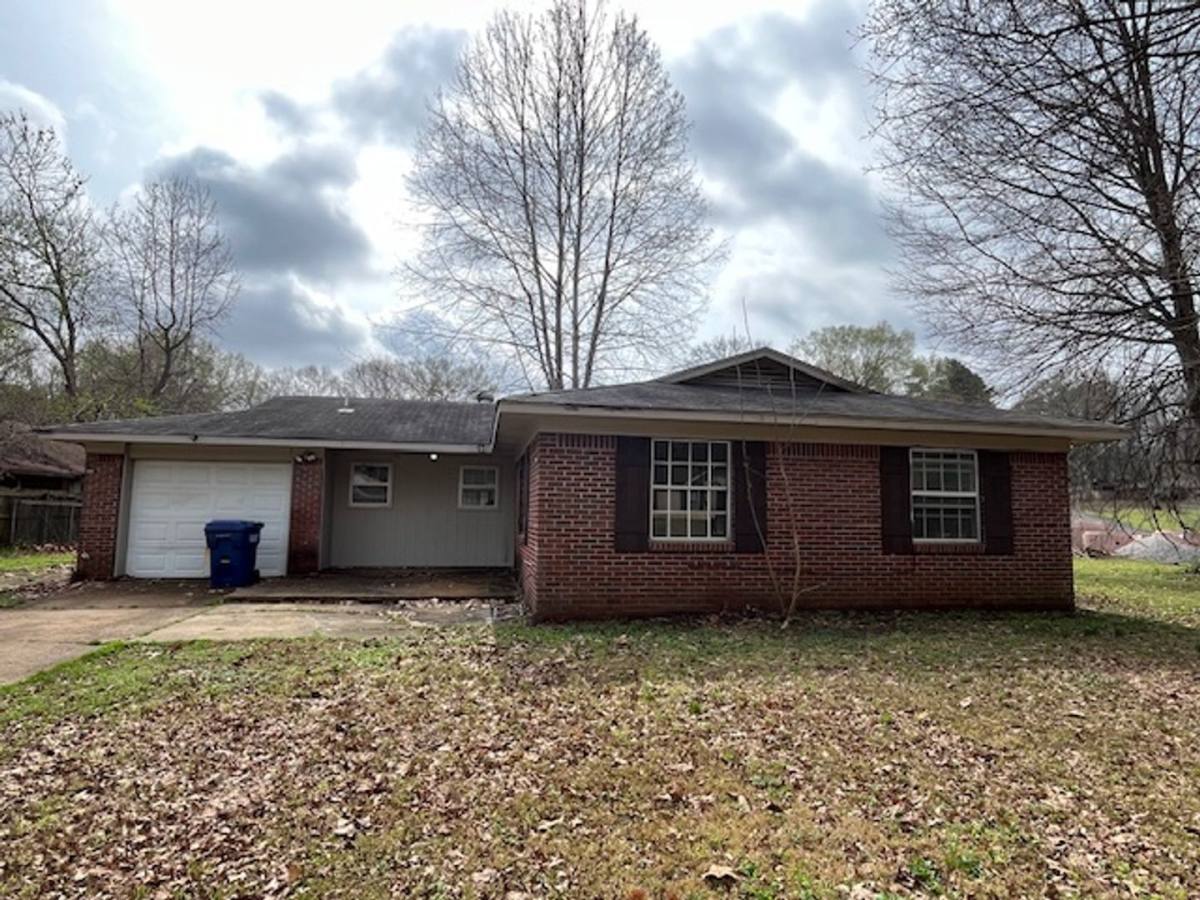 House for rent at 5735 Choctaw Dr, Horn Lake, MS 38637