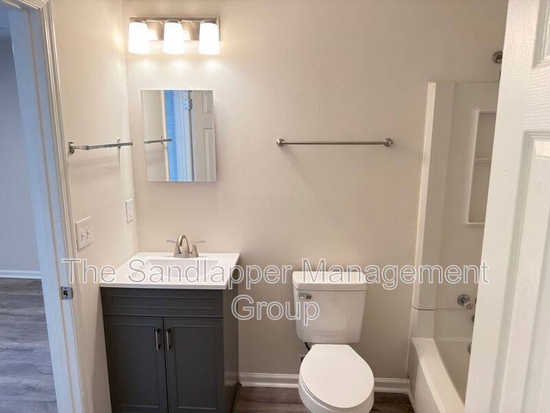 Apartment for rent at 186 Dorchester Manor Blvd #B, North Charleston, SC 29420