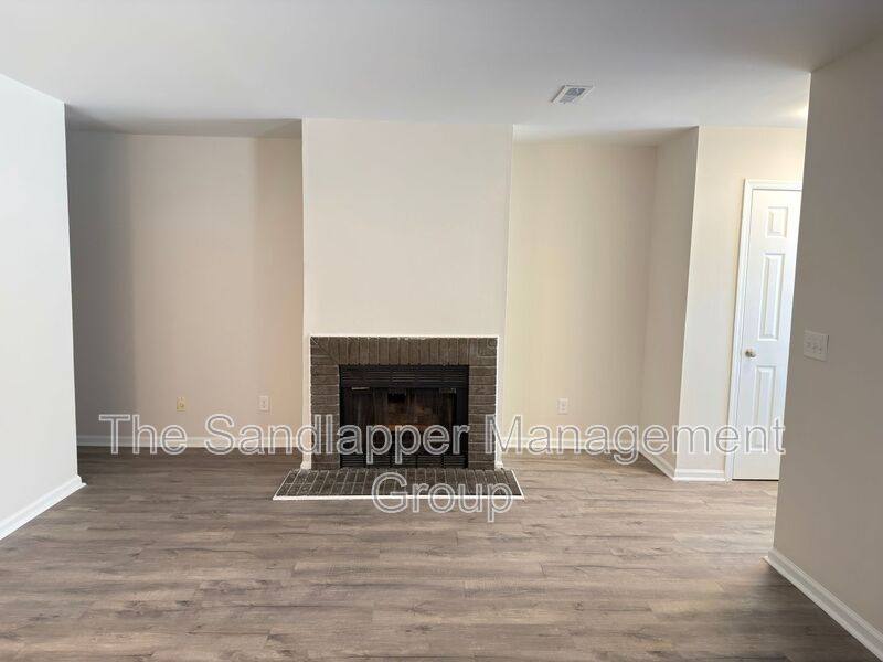 Apartment for rent at 186 Dorchester Manor Blvd #B, North Charleston, SC 29420