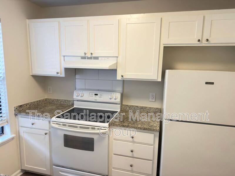 Apartment for rent at 186 Dorchester Manor Blvd #B, North Charleston, SC 29420