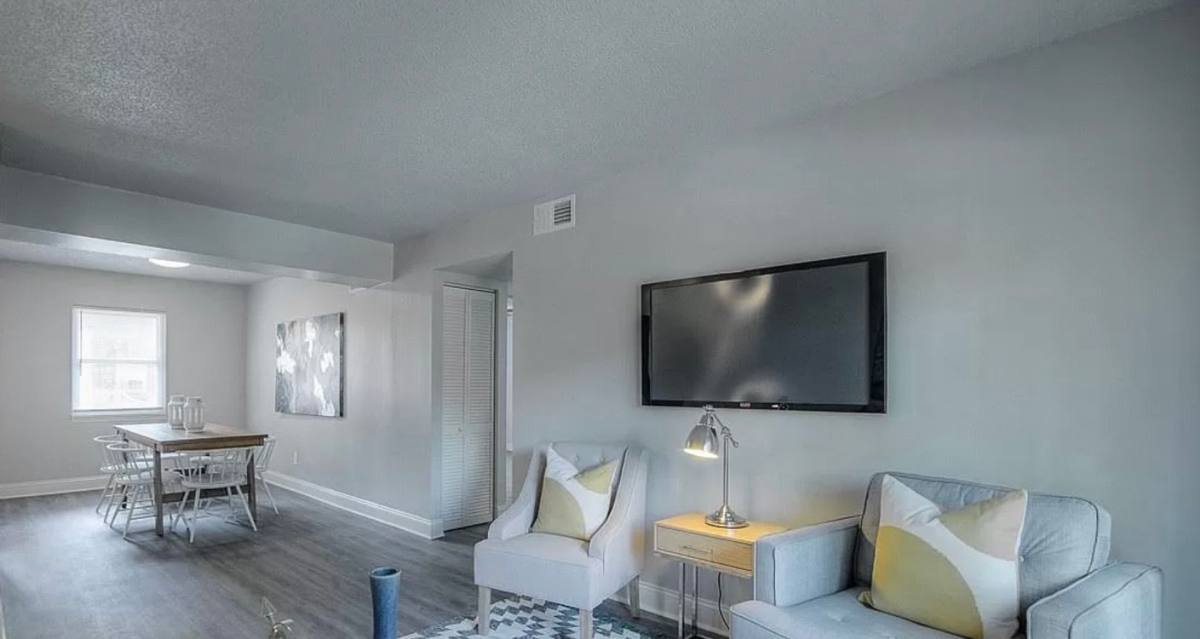 Apartment for rent at 423-427 Maple Blvd, Kansas City, MO 64124