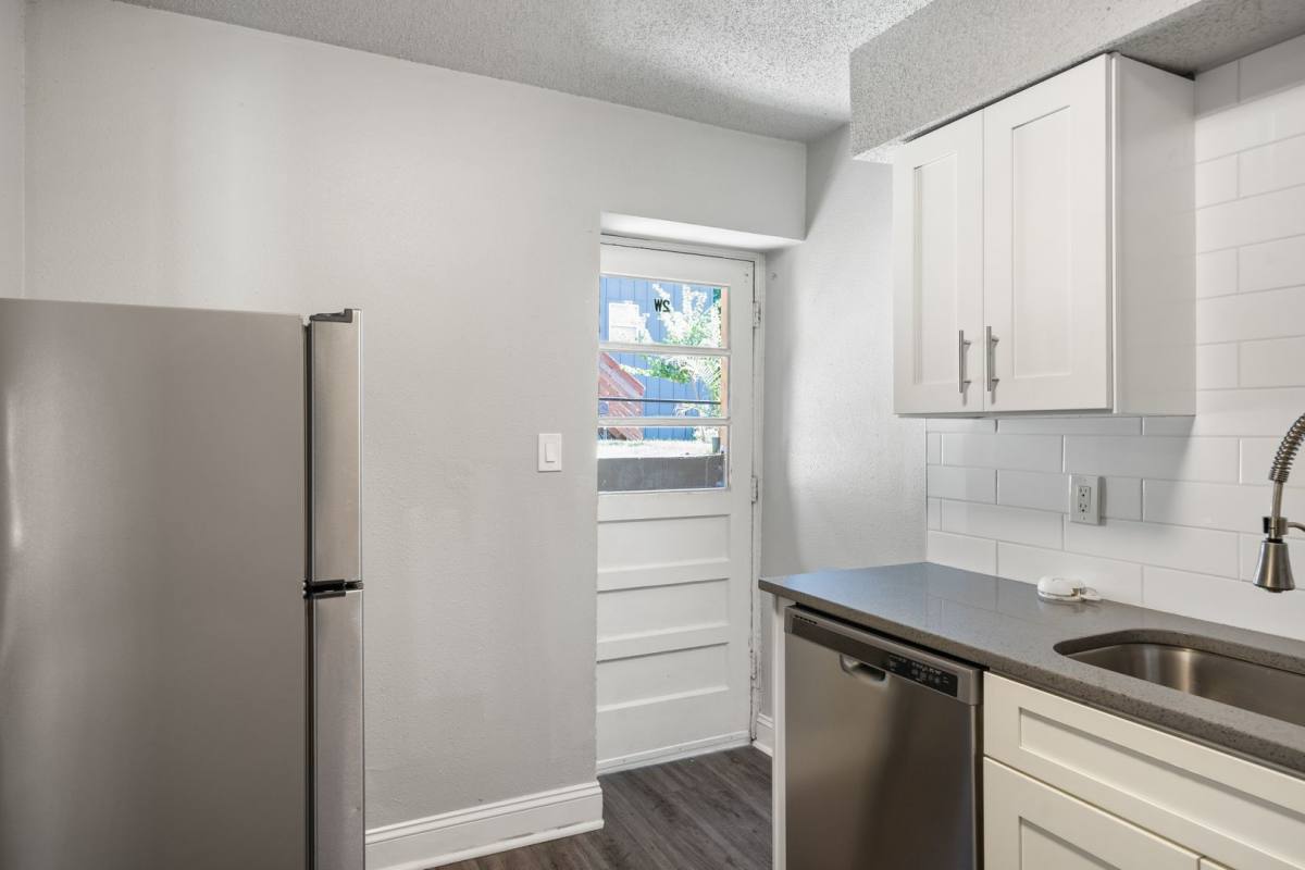 Apartment for rent at 423-427 Maple Blvd, Kansas City, MO 64124