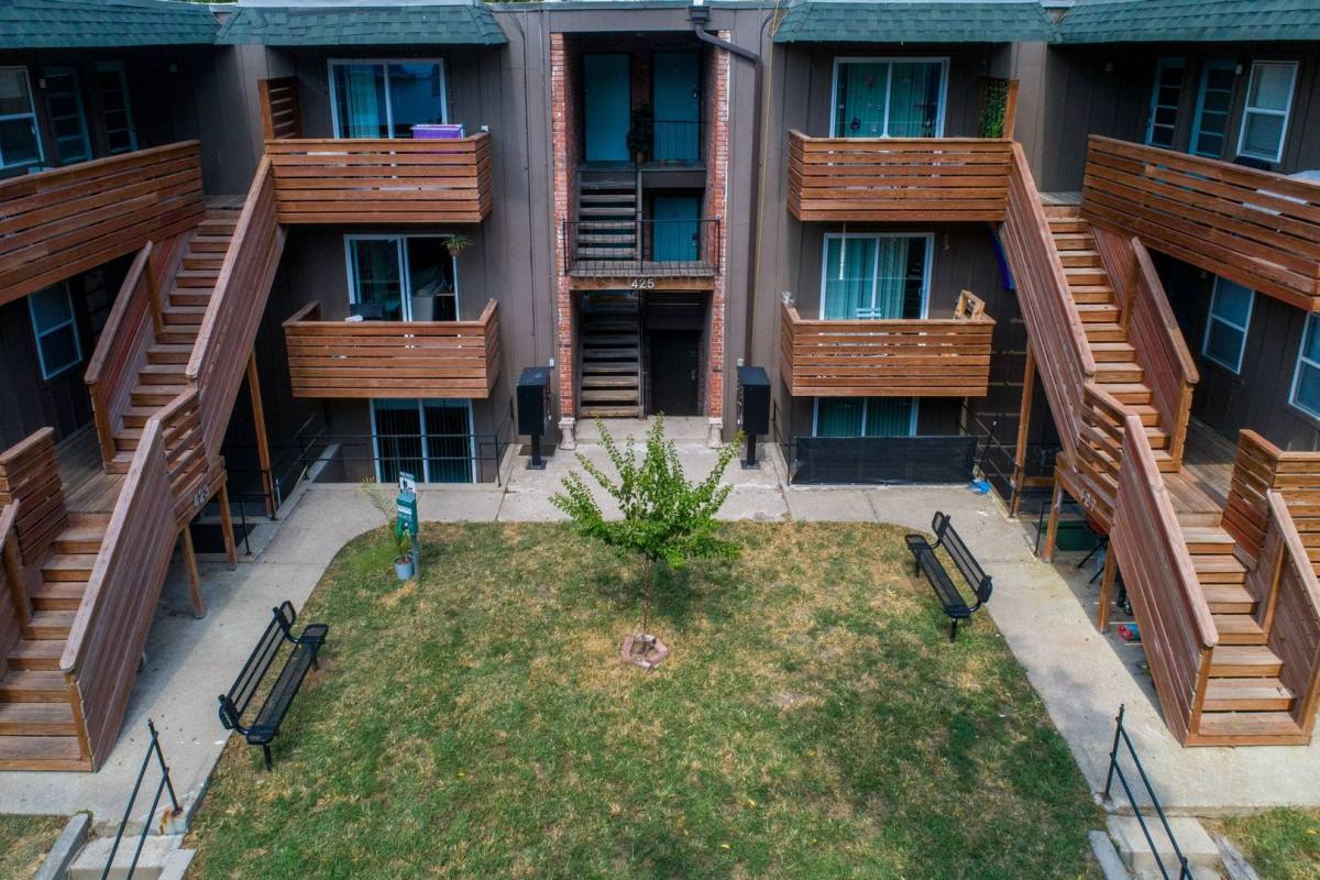 Apartment for rent at 423-427 Maple Blvd, Kansas City, MO 64124