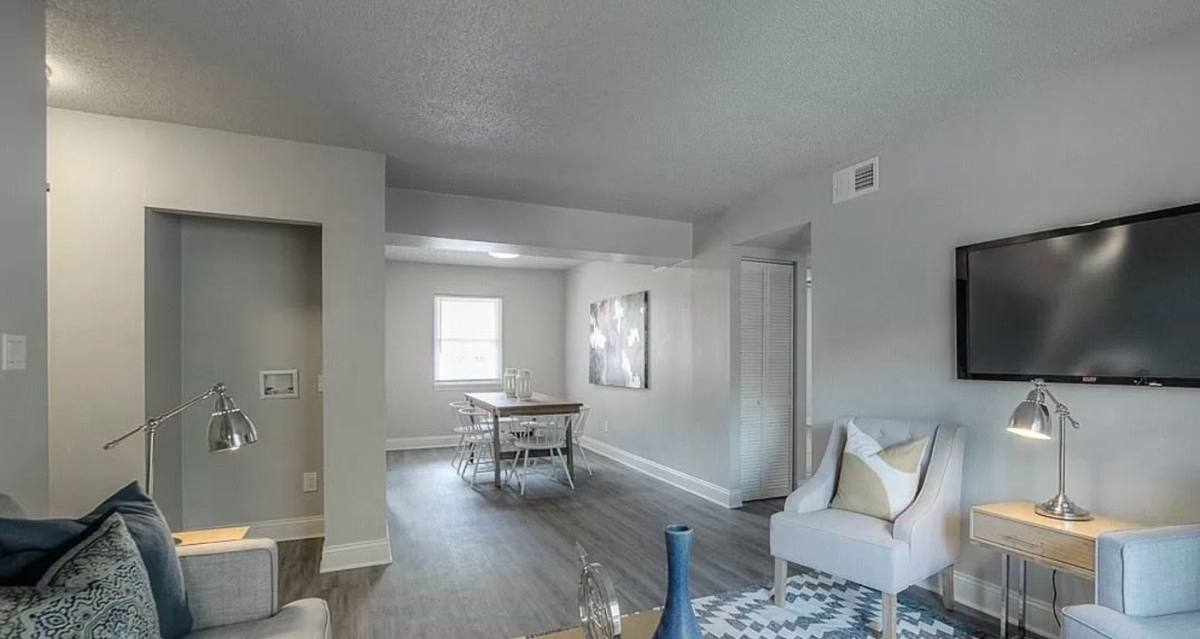 Apartment for rent at 423-427 Maple Blvd, Kansas City, MO 64124